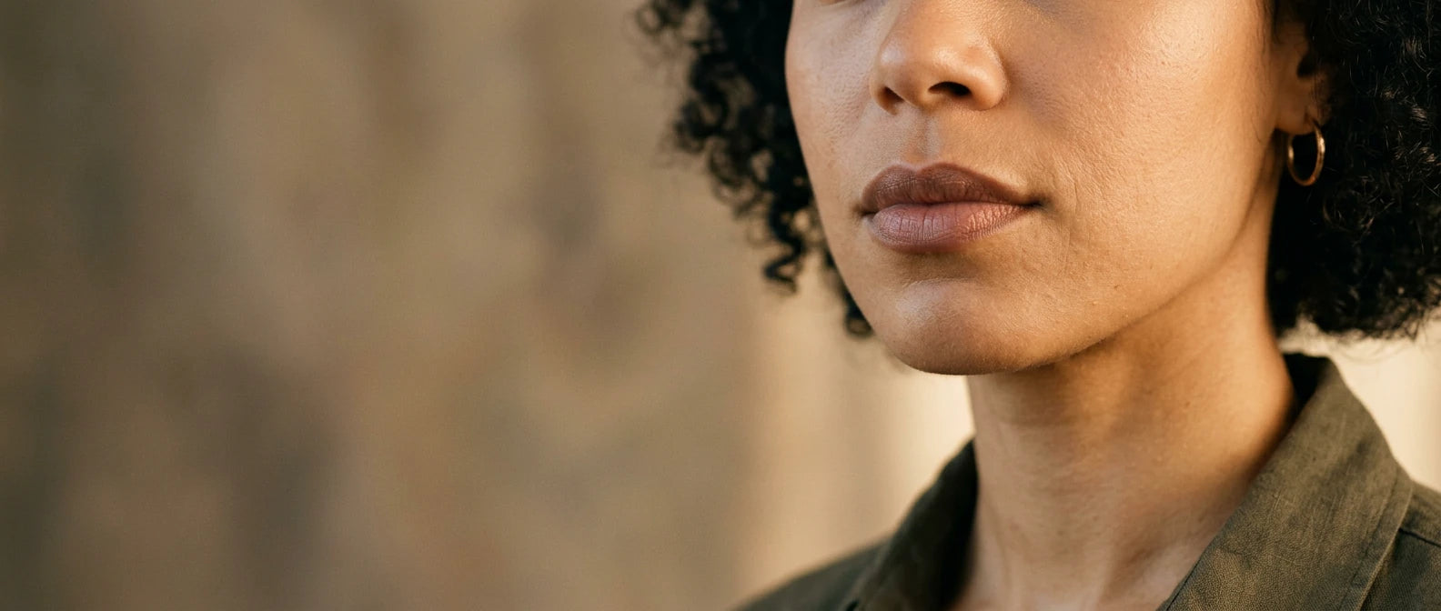 Portrait de lèvres métisses — la vraie couleur révélée